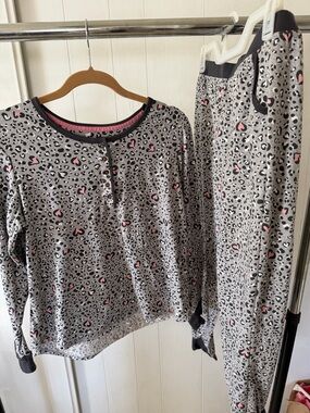 Cuddl Duds Gray Leopard Print Pajama Set with Pink Hearts
